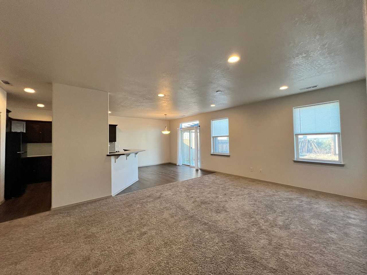 1352 E Nen Dr - Photo 3 of 19