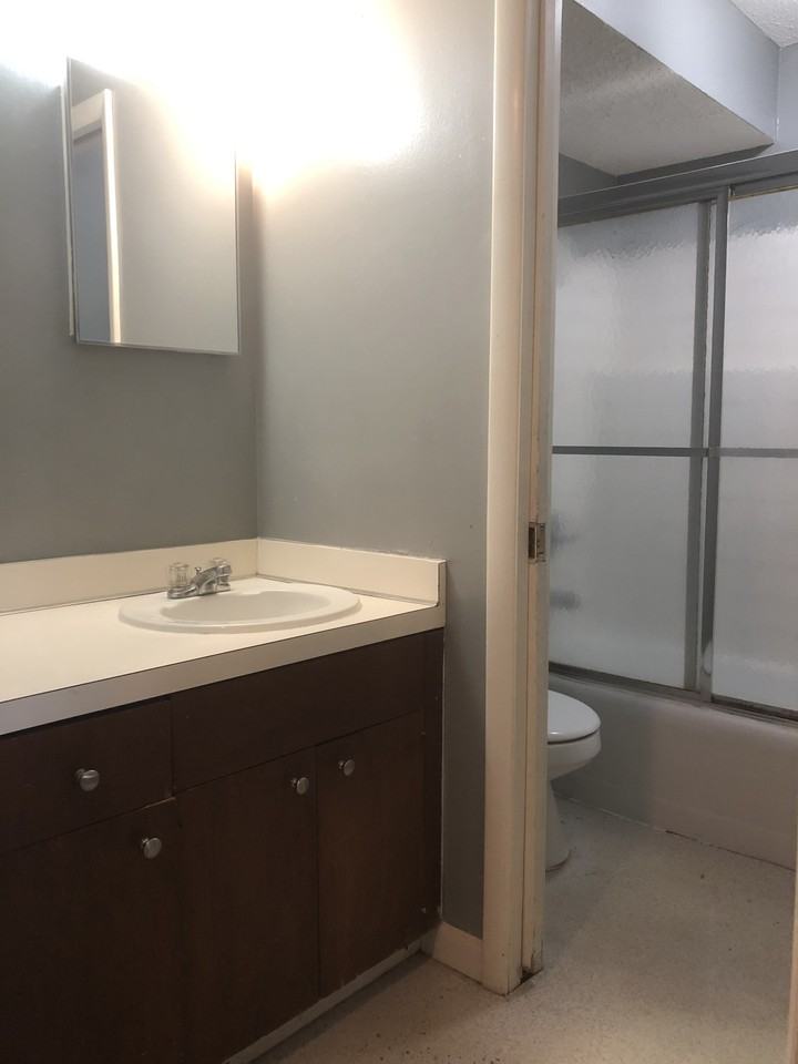 1002 West 24th Street - Photo 6 of 16