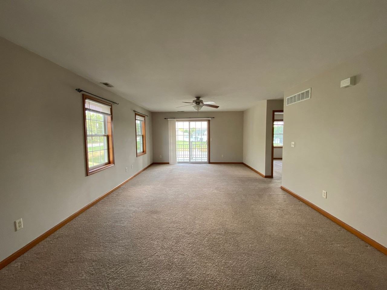 146 Tulip Blvd - Photo 2 of 17
