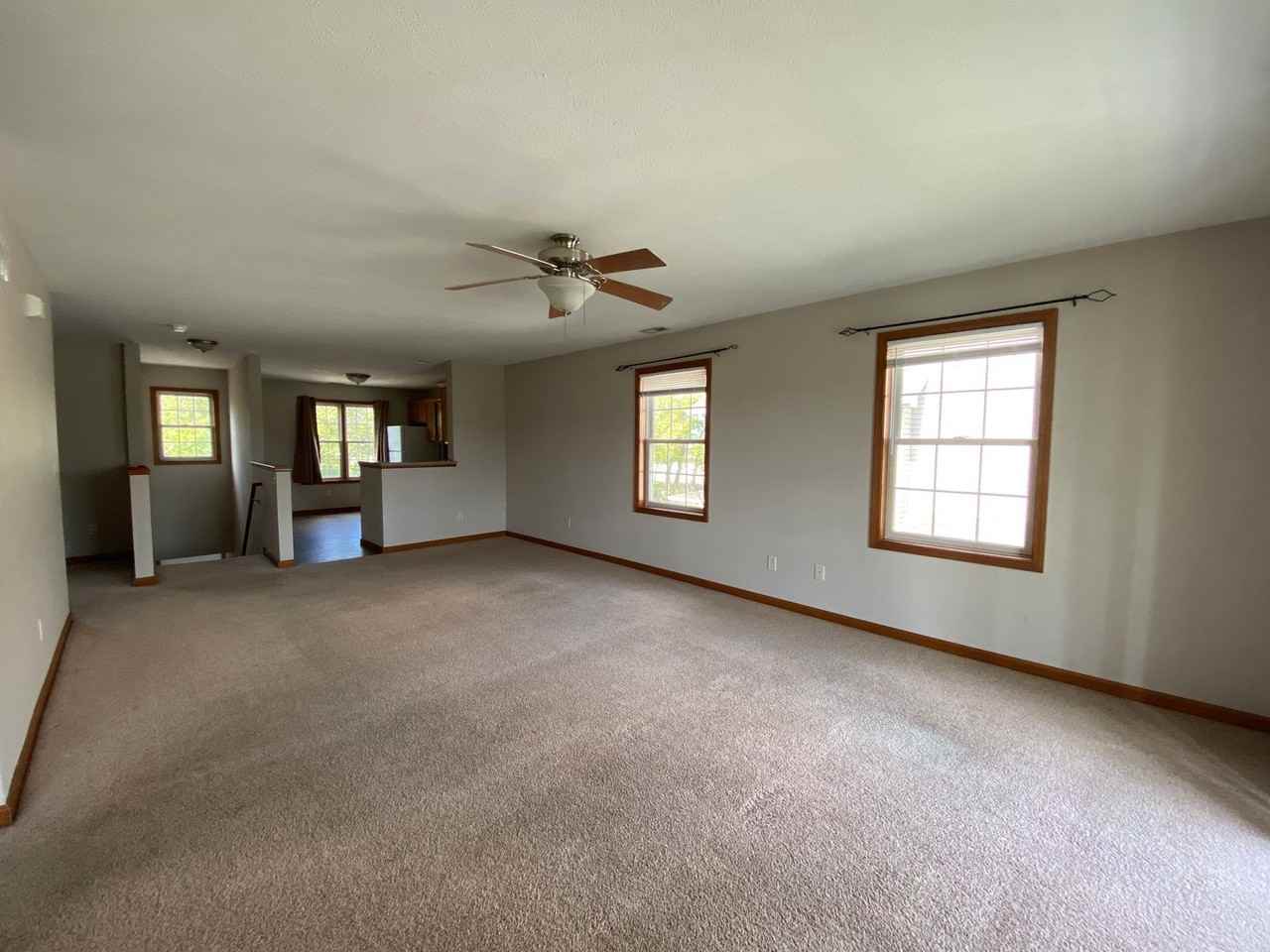 146 Tulip Blvd - Photo 3 of 17