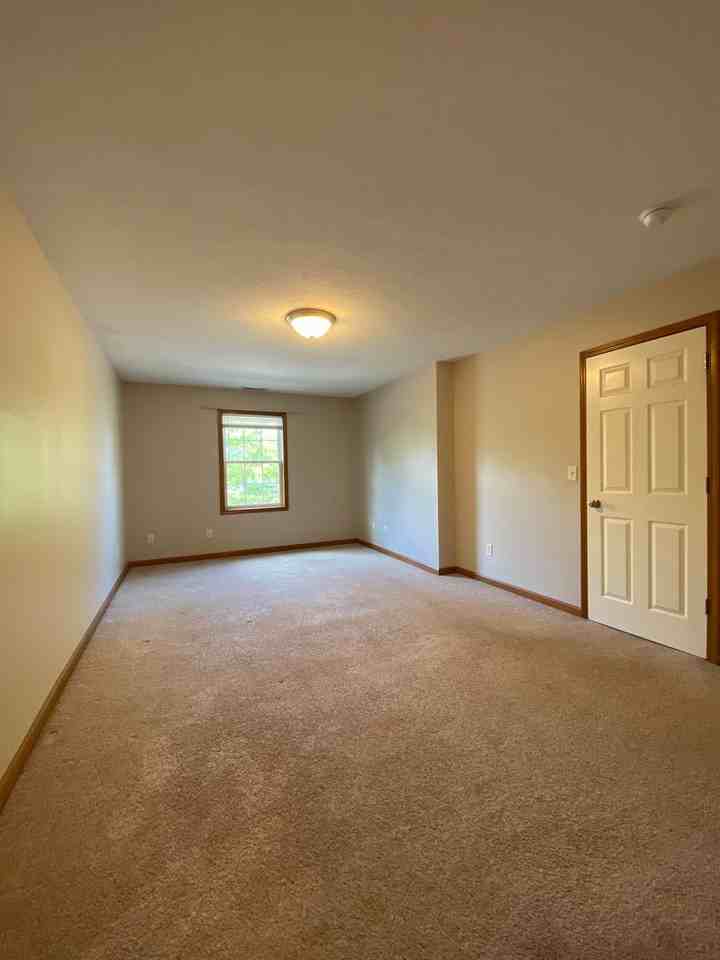 146 Tulip Blvd - Photo 7 of 17