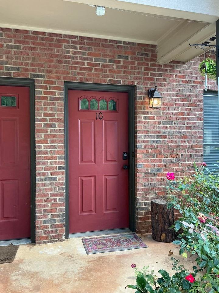 385 Old Epps Bridge Rd - Photo 2 of 15