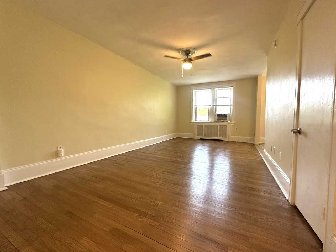 2809 W Queen Ln - Photo 2 of 50