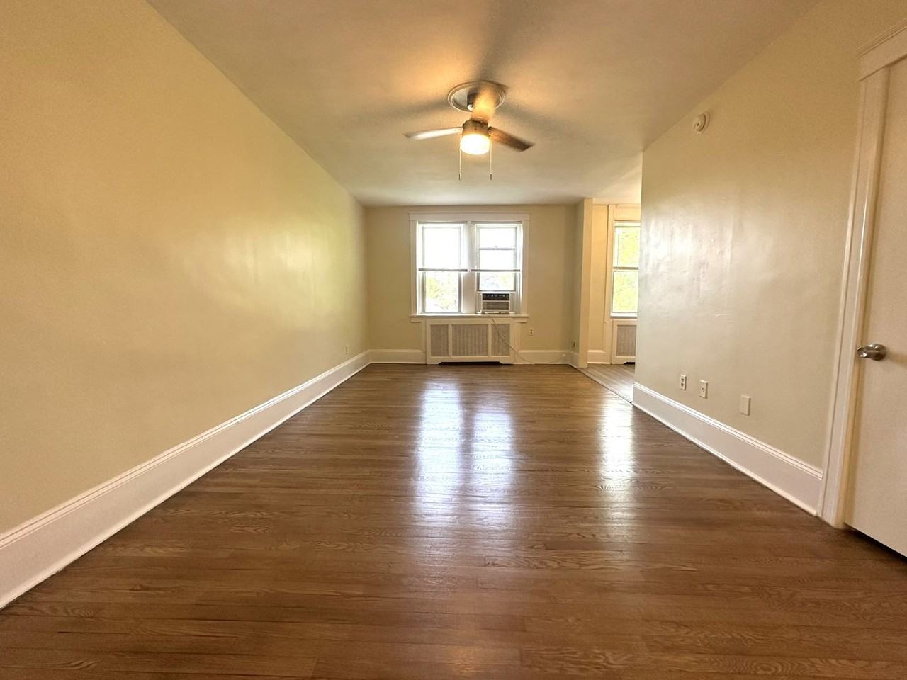 2809 W Queen Ln - Photo 3 of 50