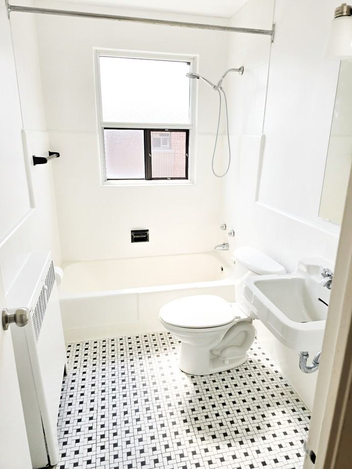 2844 Bloor Street West #11 - Photo 6 of 11