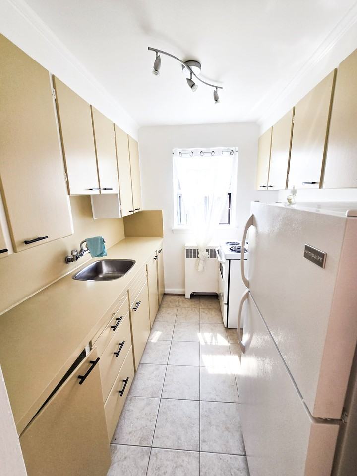 2844 Bloor Street West #11 - Photo 3 of 11