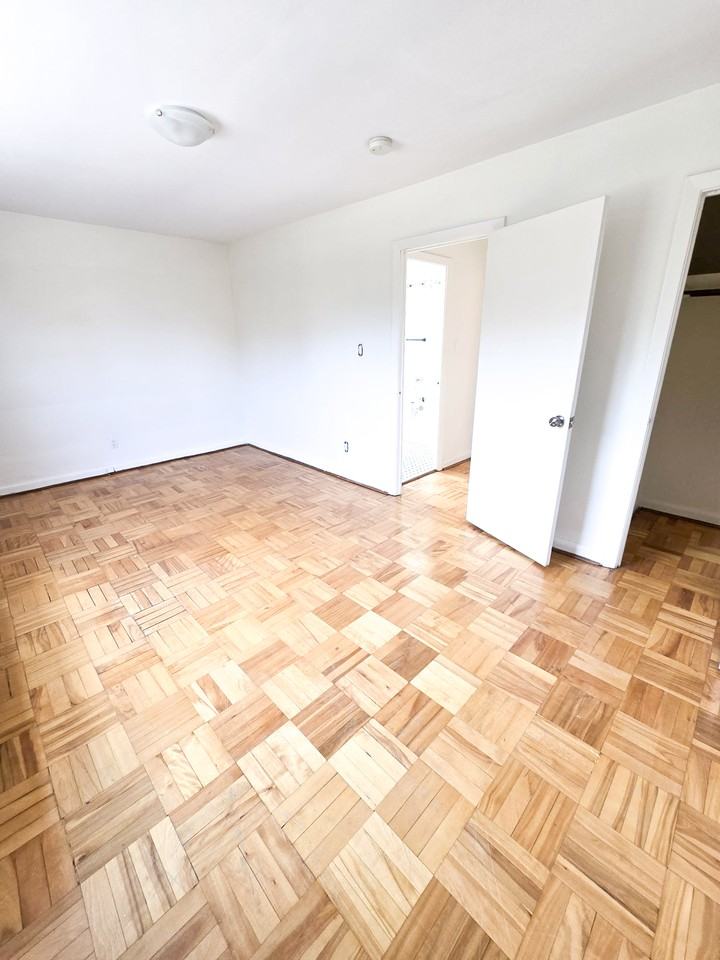 2844 Bloor Street West #11 - Photo 4 of 11