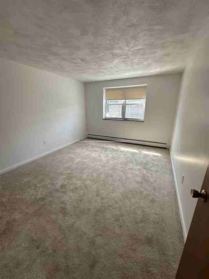 181 Lexington St #24 - Photo 3 of 10
