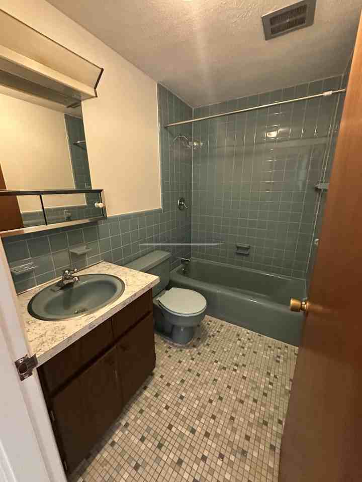 181 Lexington St #24 - Photo 5 of 10