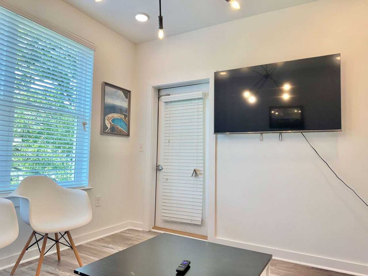 525 Parkway Dr Ne #1299396P - Photo 3 of 25