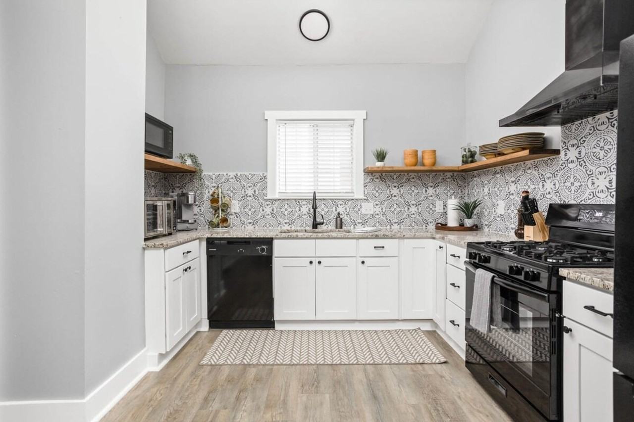 848 Camp Street - Photo 7 of 43