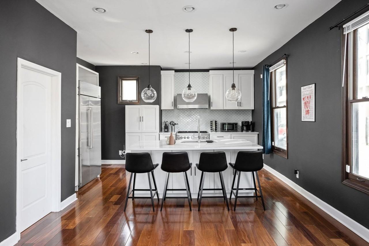 525 E North St #1303767P - Photo 5 of 43