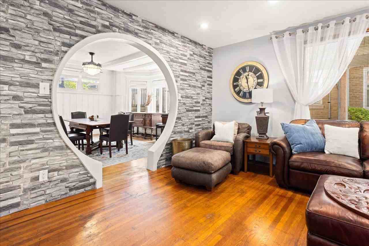 27 South Oakland Avenue - Photo 4 of 50