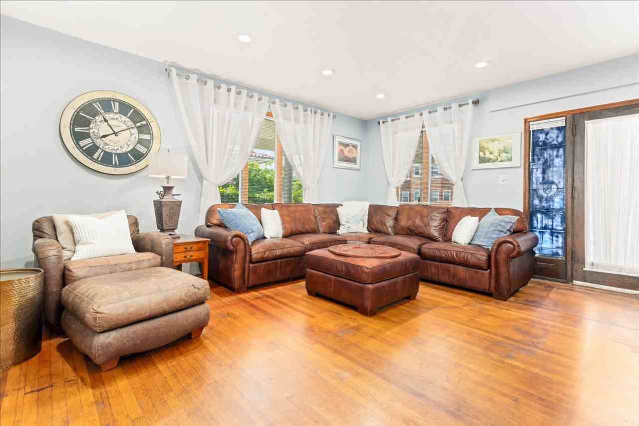 27 South Oakland Avenue - Photo 3 of 50