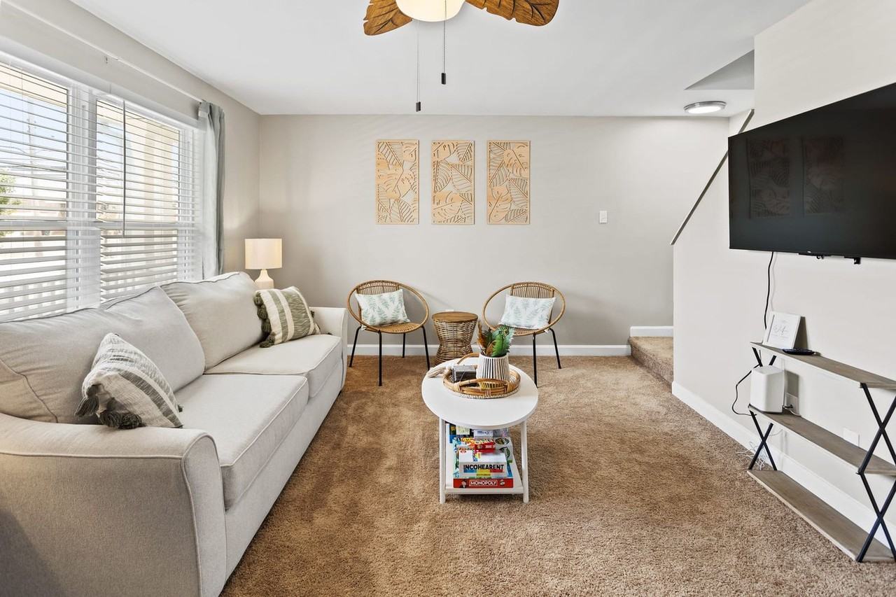 131 N Vermont Ave #1309003P - Photo 2 of 46