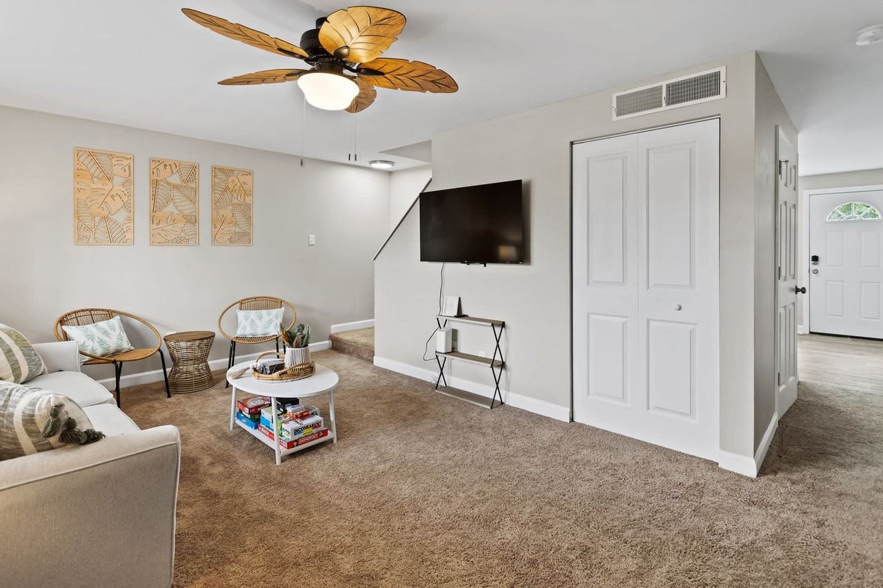 131 N Vermont Ave #1309003P - Photo 3 of 46