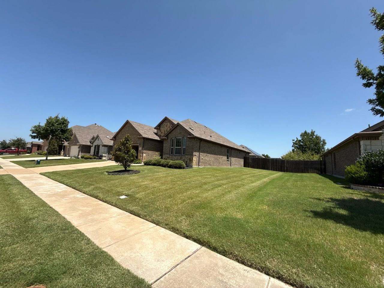 316 Acadia Ln - Photo 2 of 33