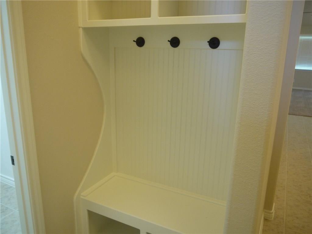 316 Acadia Ln - Photo 3 of 33