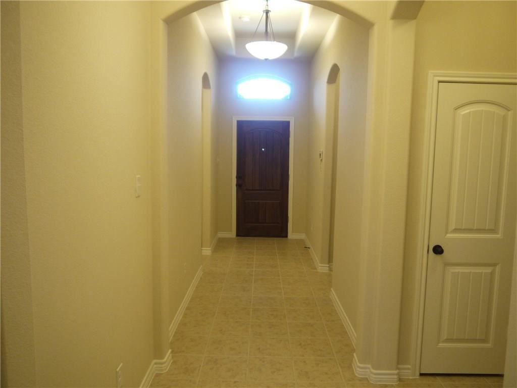 316 Acadia Ln - Photo 4 of 33