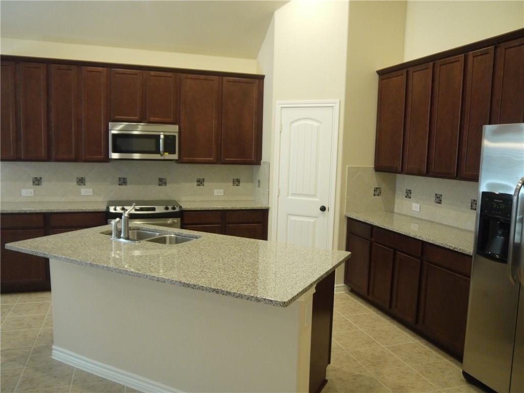 316 Acadia Ln - Photo 7 of 33