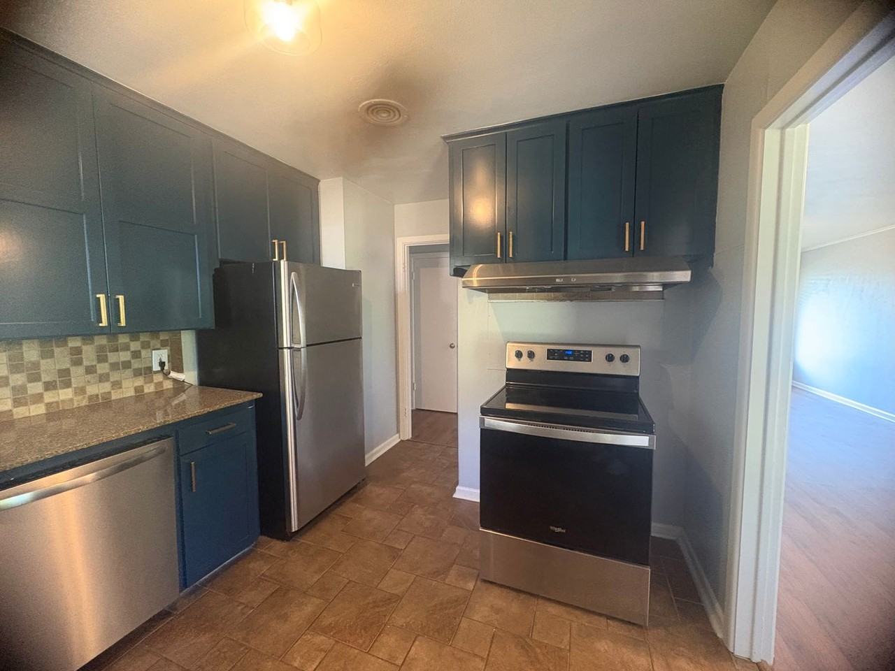 2923 Nw 72nd St - Photo 5 of 24