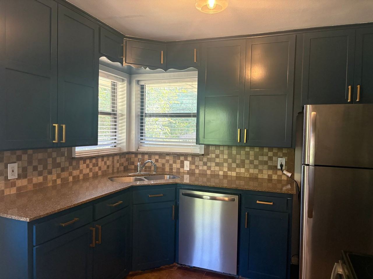 2923 Nw 72nd St - Photo 4 of 24