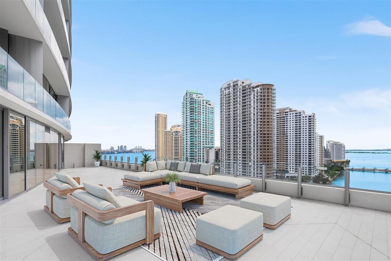 Biscayne Blvd Way & SE 2nd Ave - Photo 2 of 13