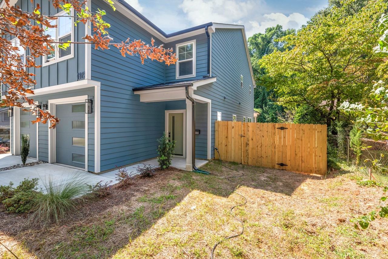 2823 Coronet Way - Photo 3 of 34