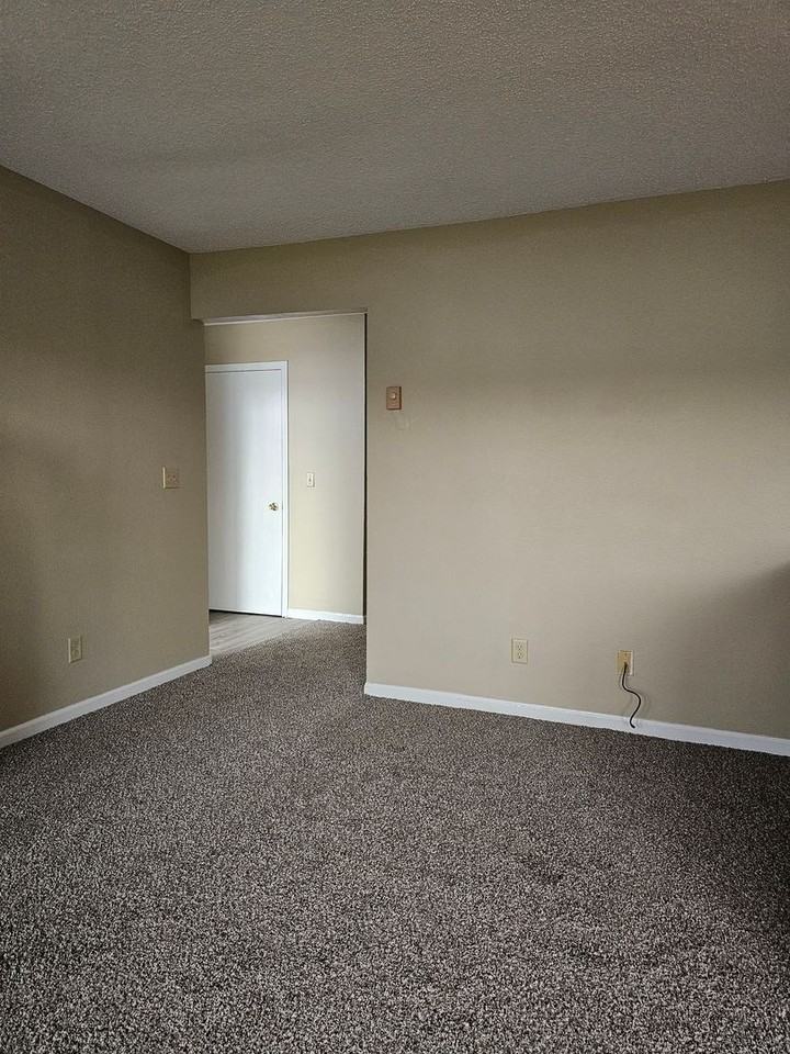 1005 W Wayne St - Photo 2 of 10