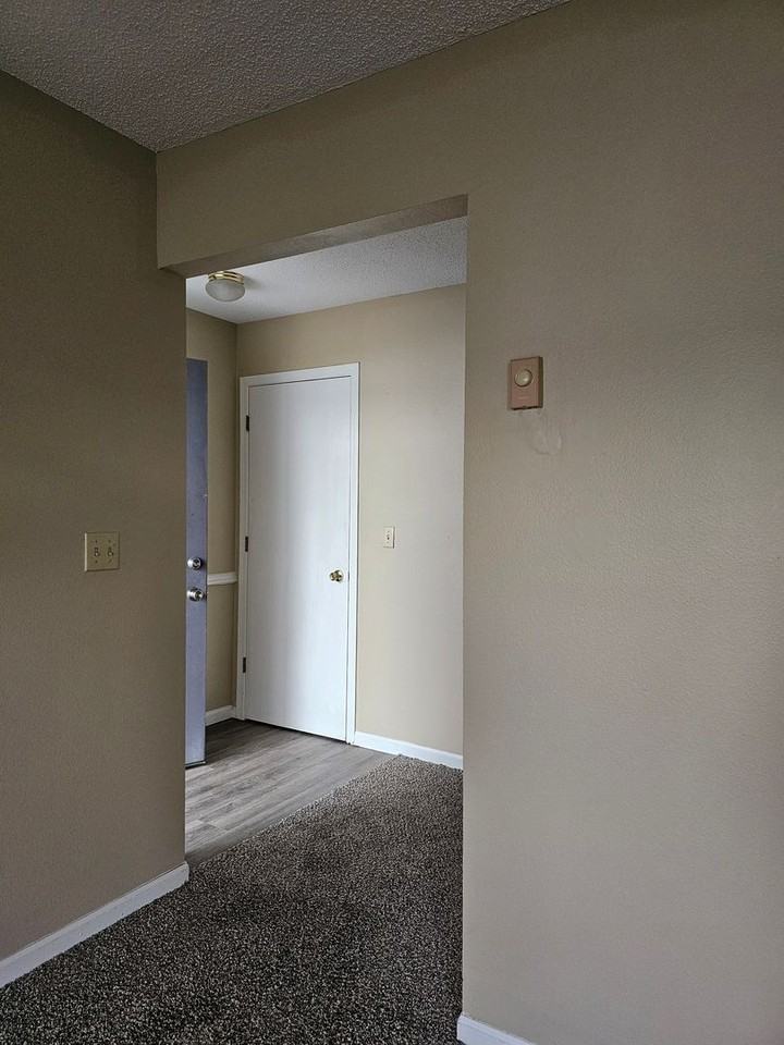 1005 W Wayne St - Photo 3 of 10