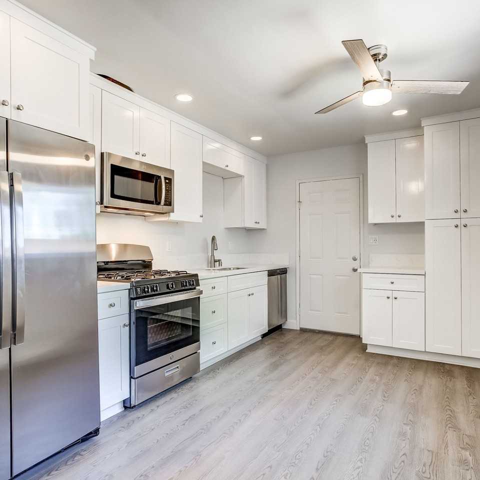 1017 E Pennsylvania Ave #1031 - Photo 2 of 16