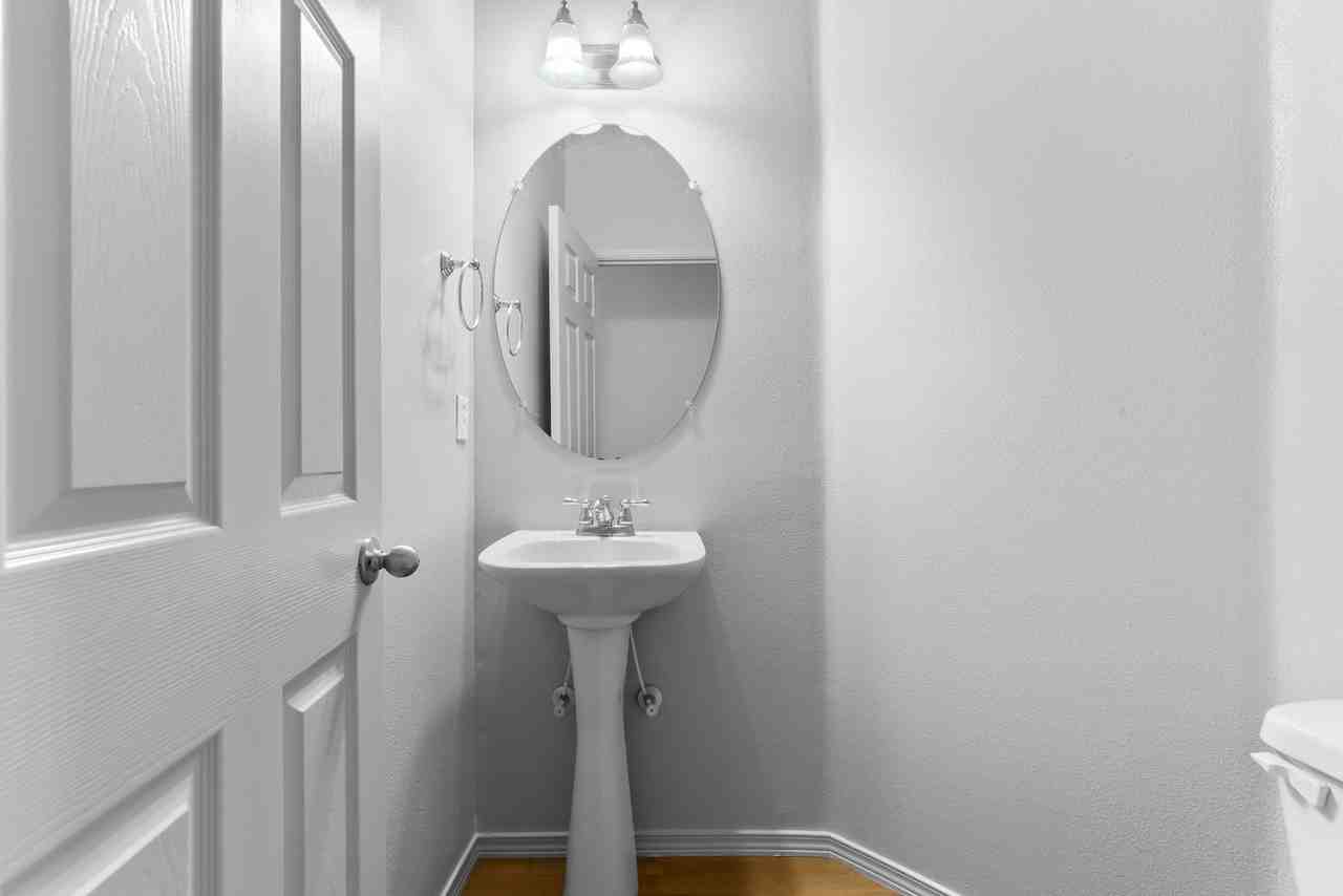 1450 Northeast Edgefield Street - Photo 6 of 35