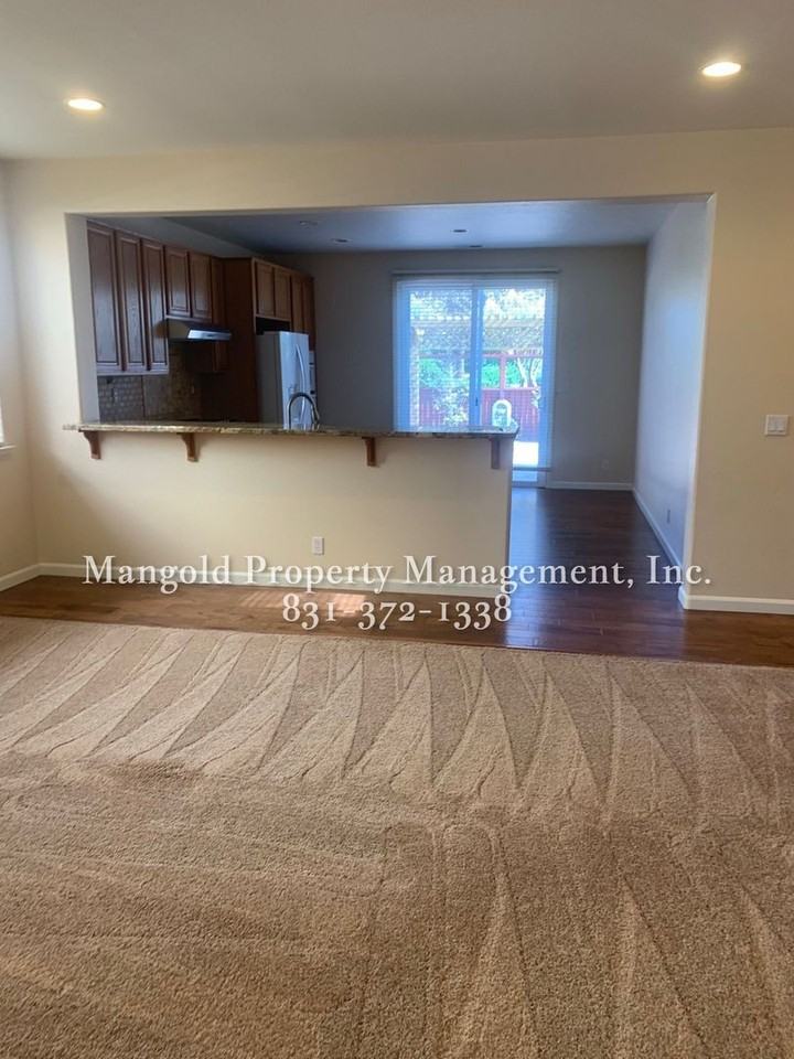 4523 Sea Cliff Ct - Photo 5 of 15