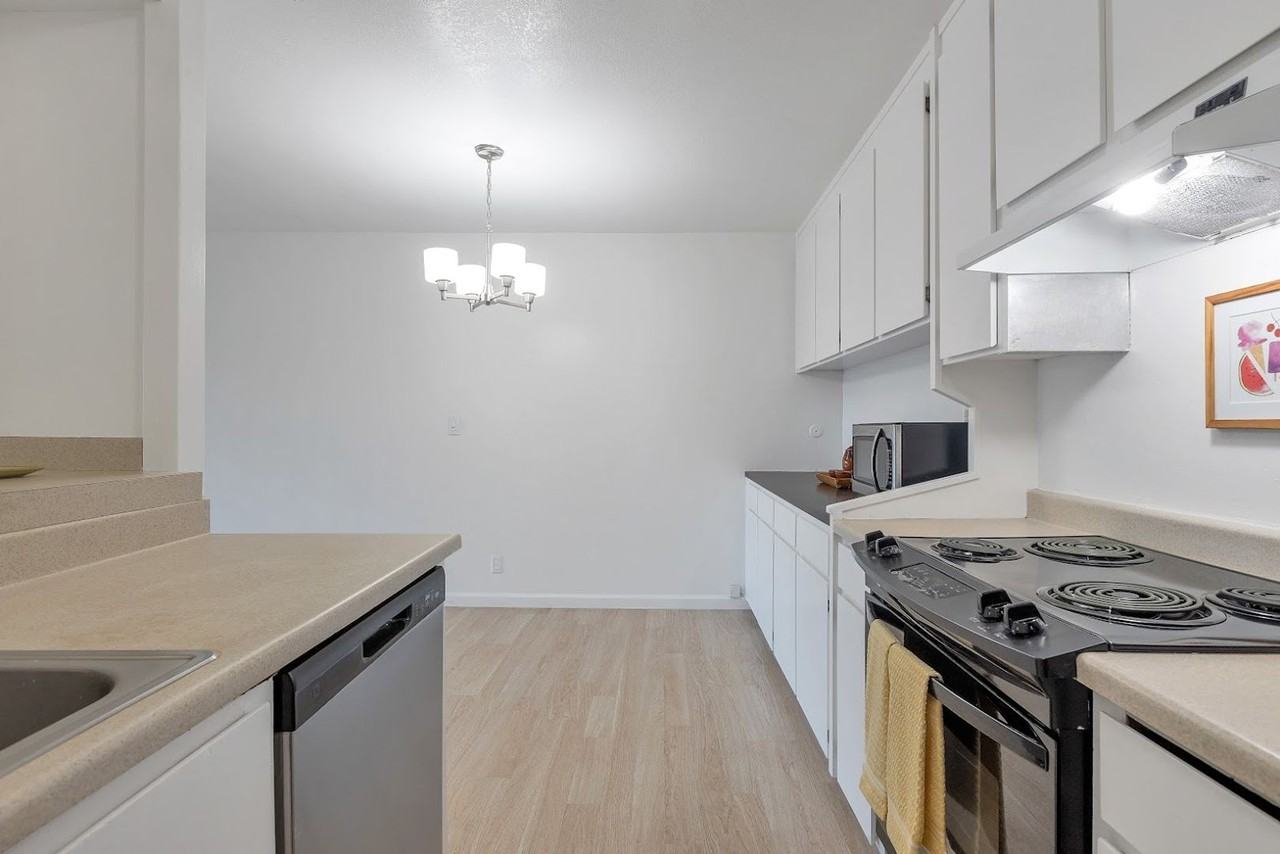 955 Shorepoint Ct #101 - Photo 6 of 17