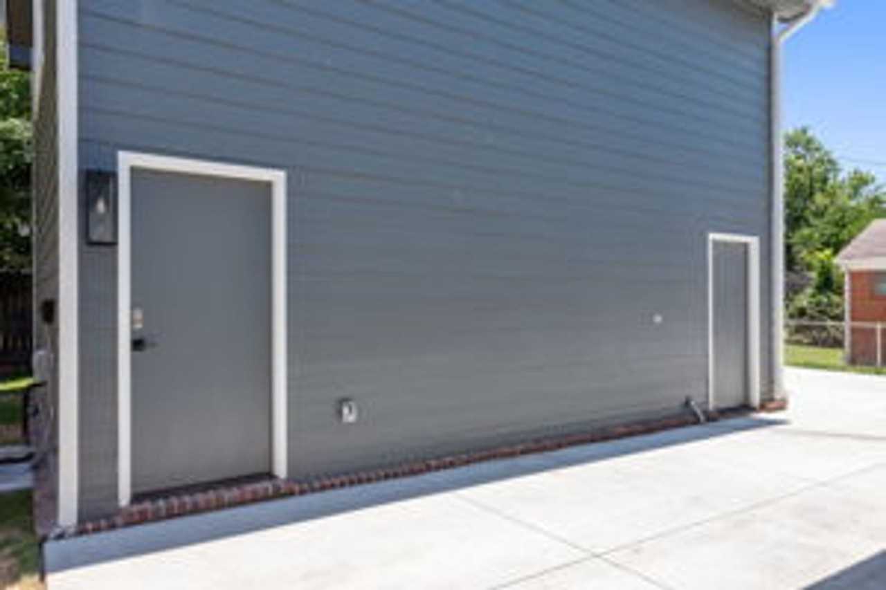 1123 S Delaware Pl #B - Photo 2 of 9
