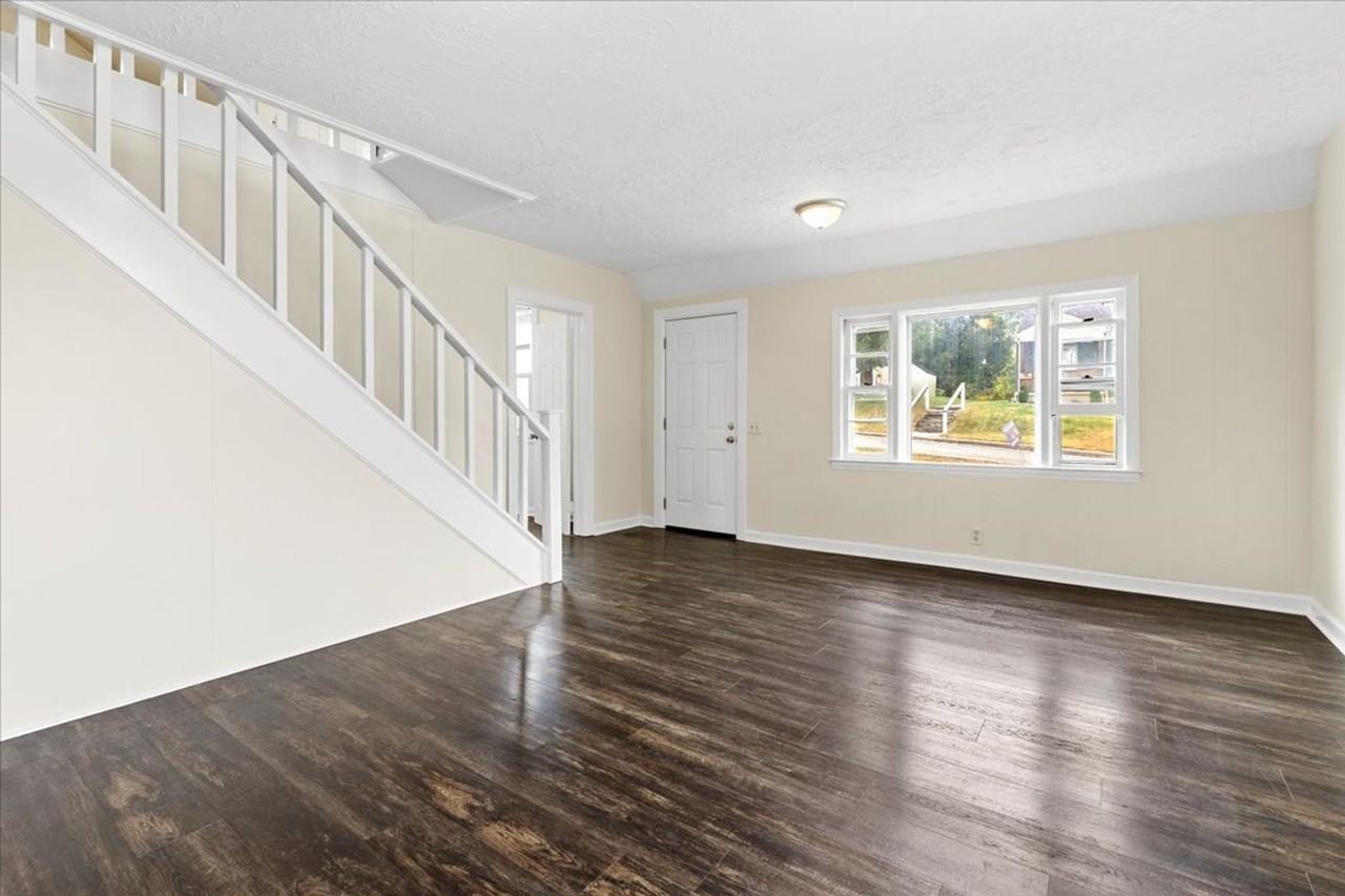 143 Monroe St - Photo 2 of 11