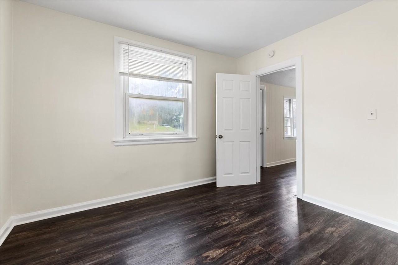 143 Monroe St - Photo 3 of 11