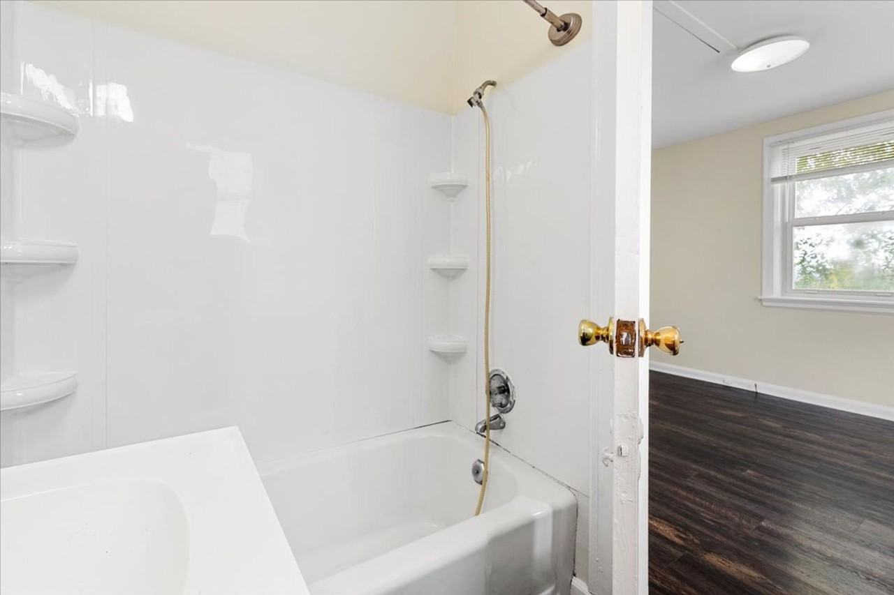 143 Monroe St - Photo 4 of 11