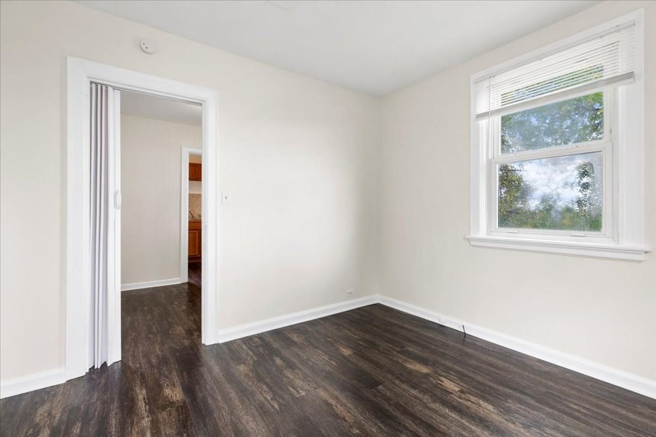 143 Monroe St - Photo 5 of 11