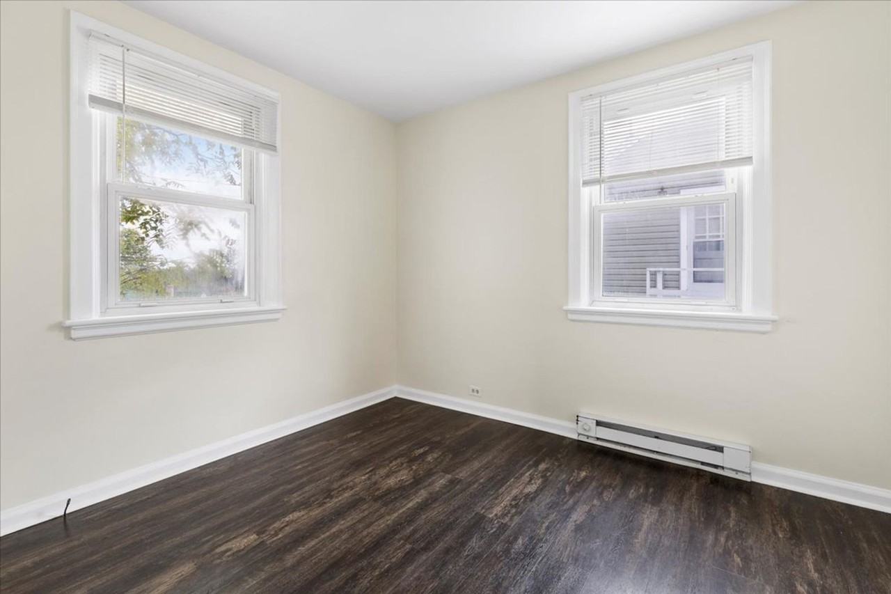 143 Monroe St - Photo 6 of 11