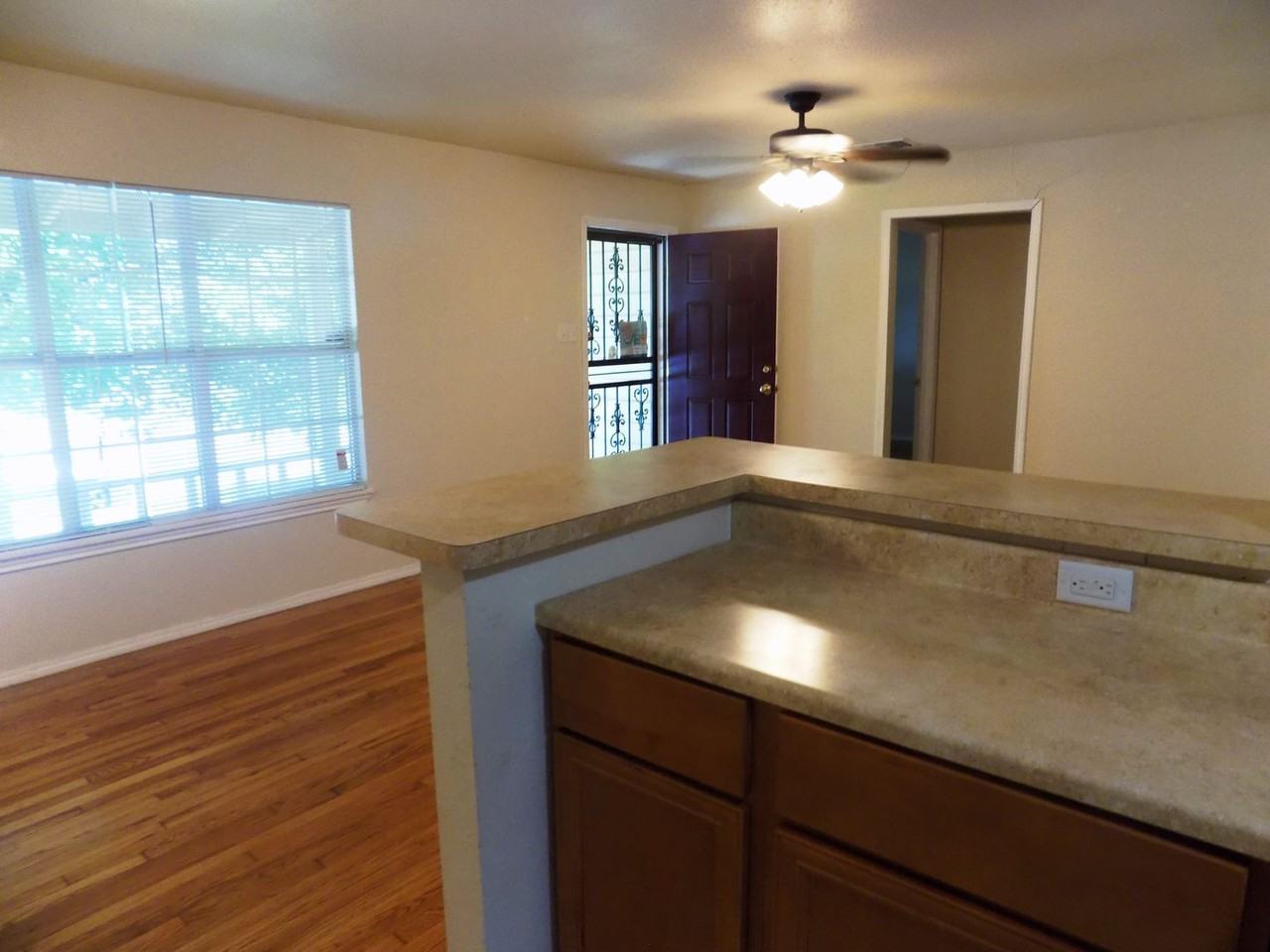 636 W Norwood Ct - Photo 6 of 17