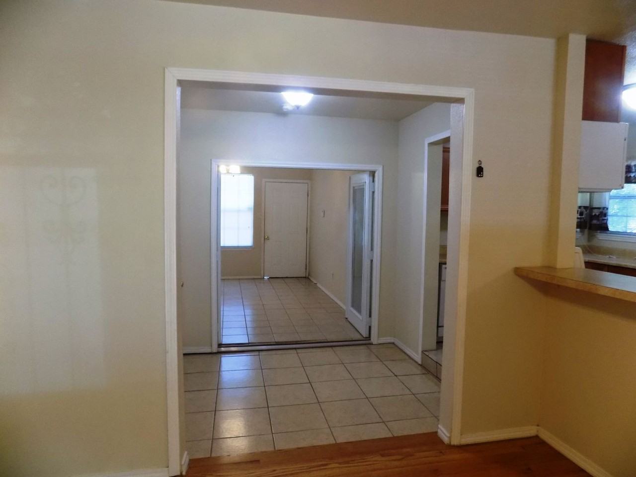 636 W Norwood Ct - Photo 7 of 17