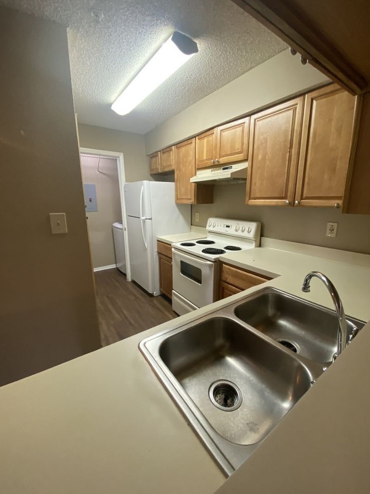 208 Afton Sq #302 - Photo 4 of 18