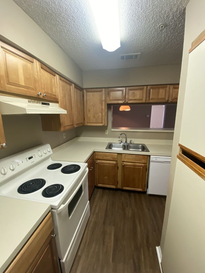 208 Afton Sq #302 - Photo 5 of 18
