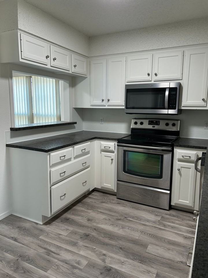 4342 Esmond Dr - Photo 4 of 17