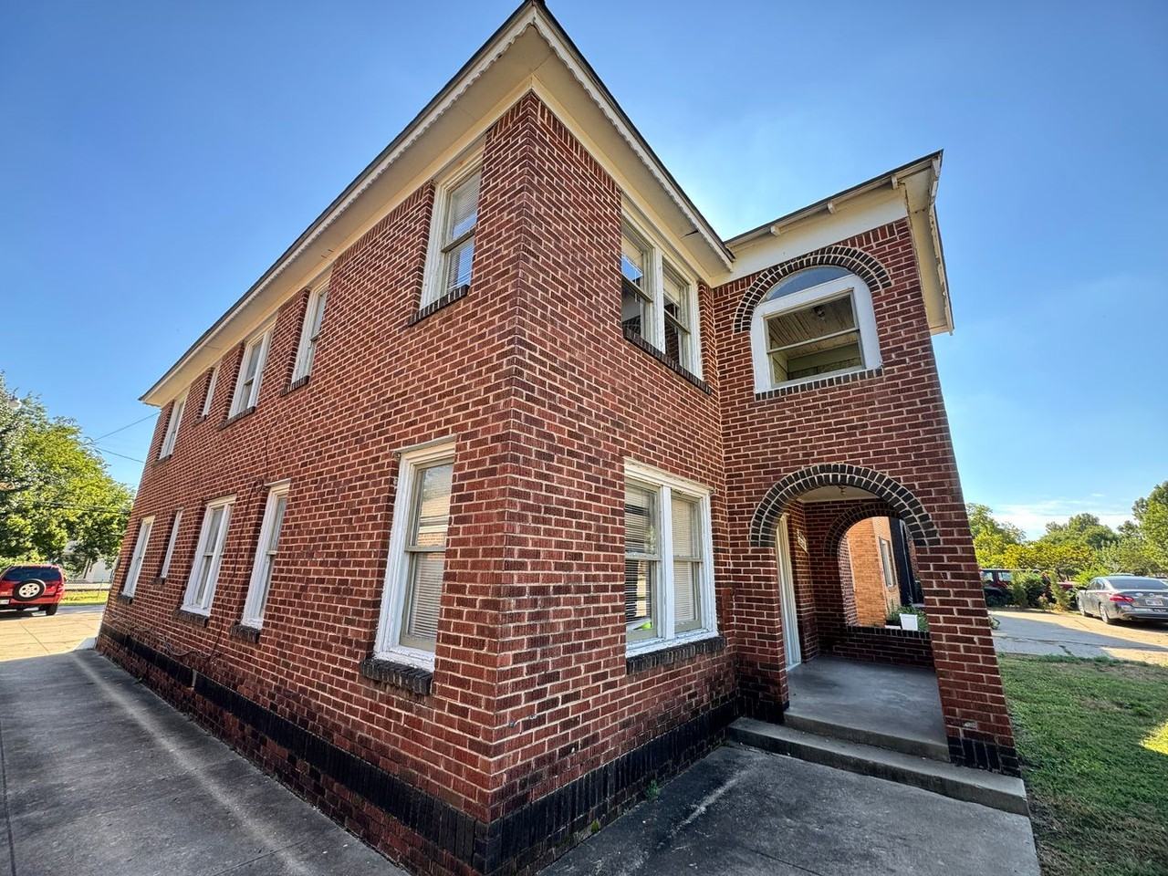 2526 1/2 Nw 12th St - Photo 2 of 32