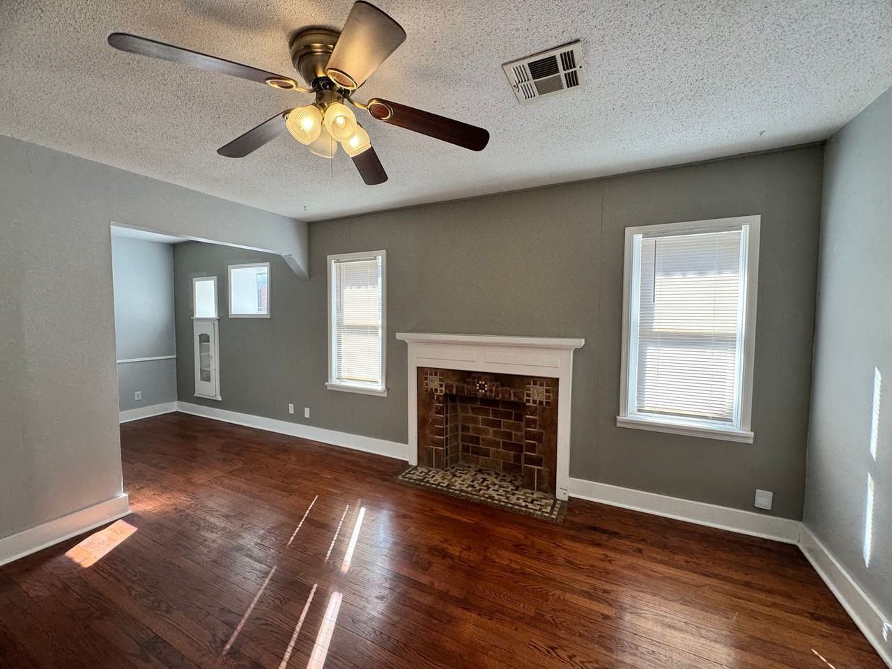 2526 1/2 Nw 12th St - Photo 3 of 32