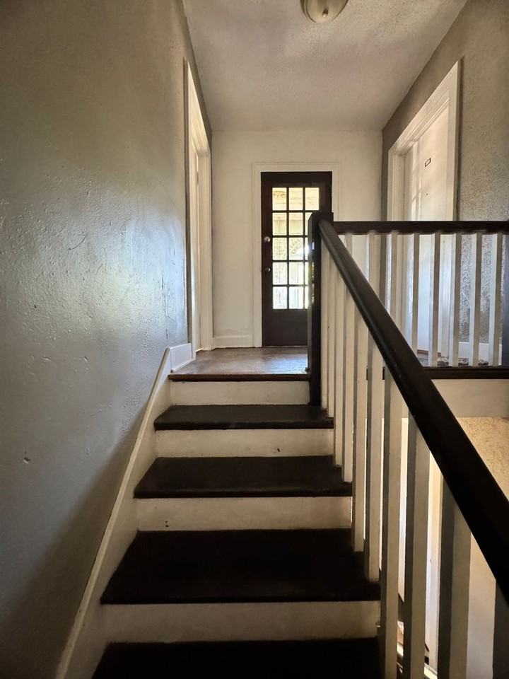 2526 1/2 Nw 12th St - Photo 5 of 32