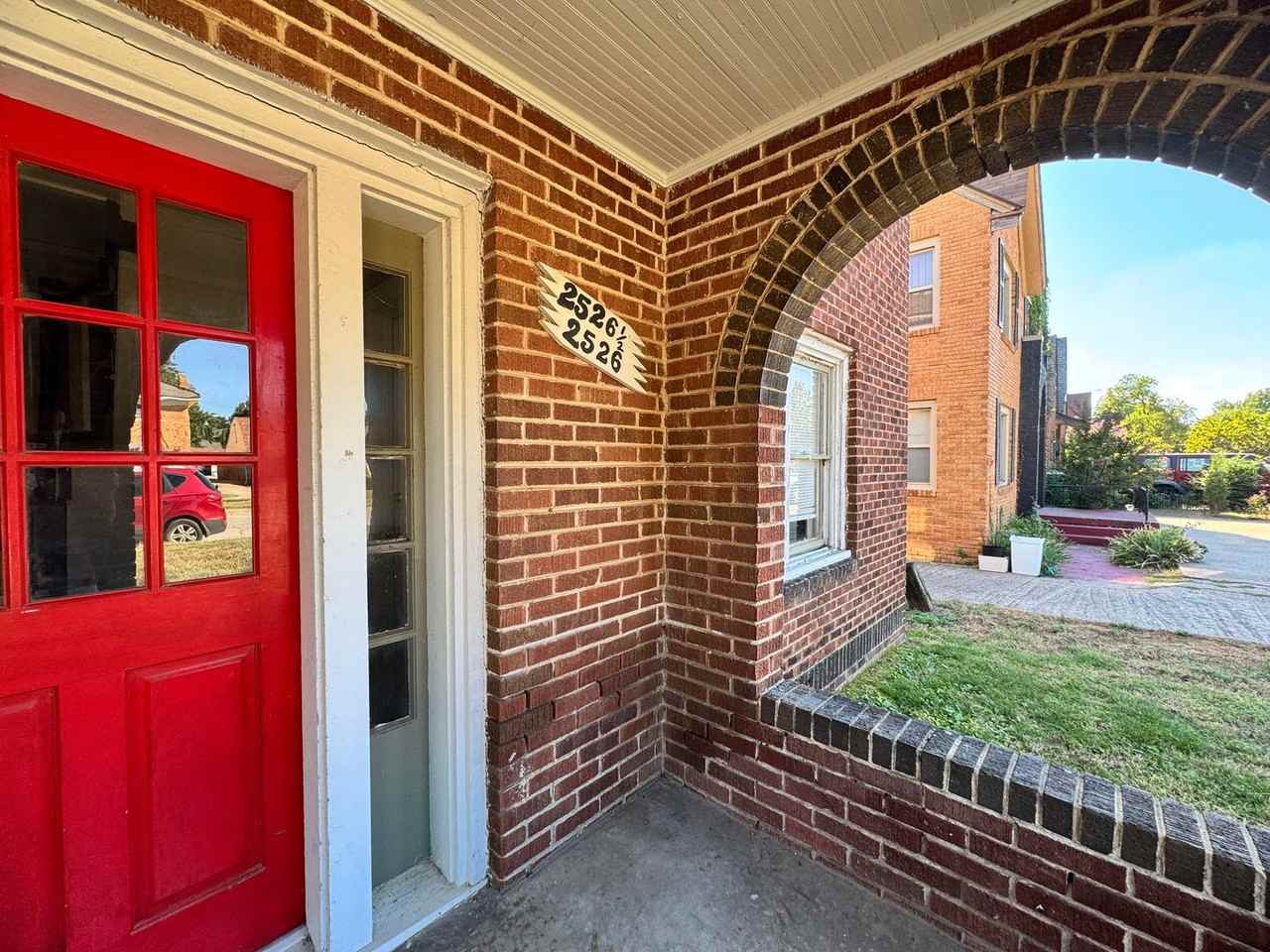 2526 1/2 Nw 12th St - Photo 6 of 32