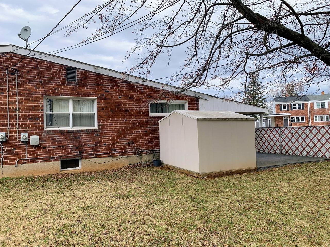 6236 Robin Hill Road - Photo 3 of 20